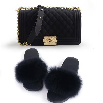 China Newest Fashion Wholesale High Quality Women's Handbag High Quality Plush Slippers Set for sale