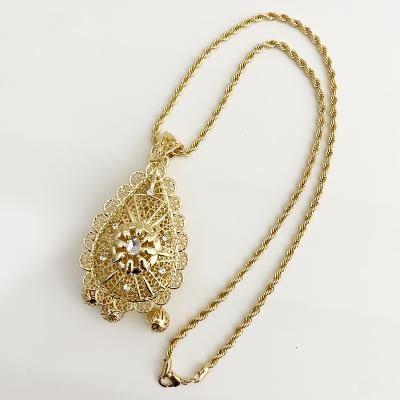 China CLASSIC Classic Aristocratic Court Engraving Pendant With Hollow Pattern Gold Plated Jewelry Double Design Flower Necklace for sale