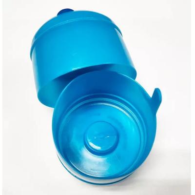 Cina Disposable PE Non Spill Water Jug Caps Blue Color Peel Off Type For 5 Gallon Water Bottle in vendita