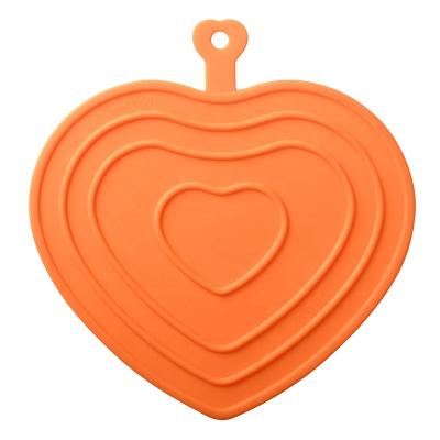 China Viable Hot Selling Hot Cup Cooker Dining Table Place Mat Heart Shape Round Silicone Pot Soft Mat for sale