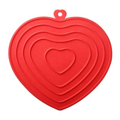 China Viable Hot Sale Table Place Mat Heart Shape Waterproof Classic Style With Hook for sale