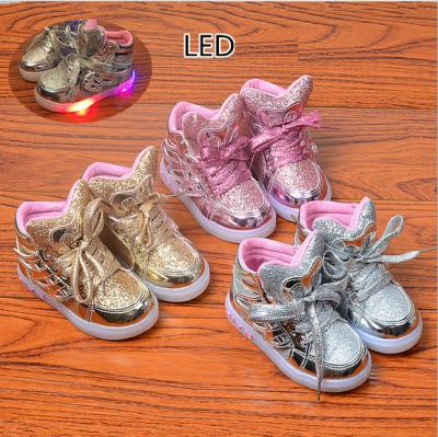 China Flatbed 2019 Korean version LED light children's shoes wholesale sports shoes shoes for sale