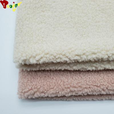 China Coral Fleece Fleece Fabric Faux Fur Saddles 100%Polyester Coral Skullcap Tear-Resistant Scatter Textile Cloth for sale