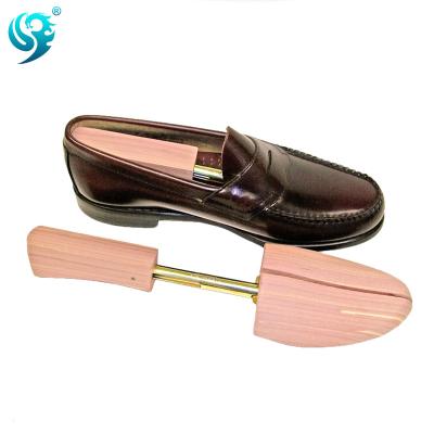 China Wholesale Adjustable Height/Length Cedar Tree Expander Shoe Sedir Wood for sale