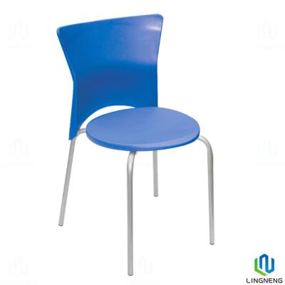 China Muebles de plástico de colores duraderos silla de placer de plástico para el comedor en venta