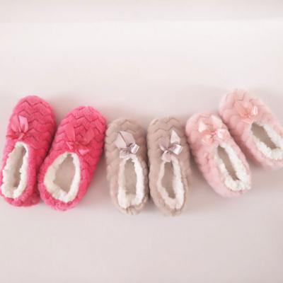 China Wholesale Breathable Comfortable Warm White Room Shoes Warm Slippers for sale