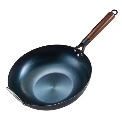 China Sustainable Chinese style mahogany handle uncoated wrought iron traditional cooking pot kitchen flat bottom household iron pot for sale