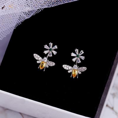 China FASHIONABLE ROMANTIC Wholesale High Quality 18K Gold Plated 18K Gold Bee Shape CZ Diamond Stud Earrings for sale