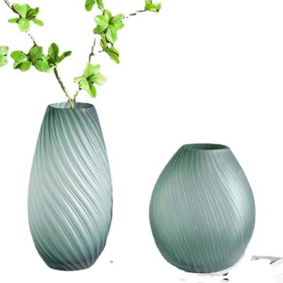 China Nordic Creative Simple Green Shaped Hydroponic Luxury European Style Living Room Glass Vase CIFS Flower Dining Table Light for sale