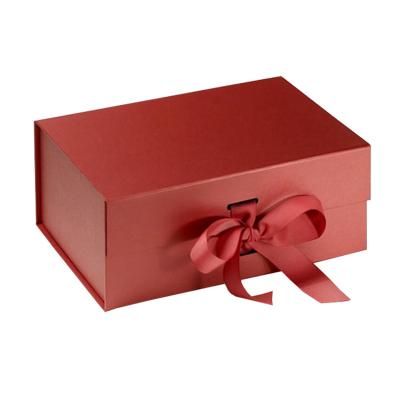 China Recycled Materials 100% Flat Pack Folding Gift Box Packaging With Ribbon Bow Foldable Magnetic Gift Box for sale