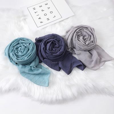 China Wholesale Dubai Women Fashion Muslim Plaid Crumpled Pearl Chiffon Hijab Scarf Fashion Ladies Wrap Shawl for sale