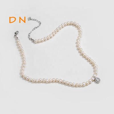 China Dina Wholesale High Quality CLASSIC Equal Size Handmade Freshwater Pearl Necklace Necklace With Waterdrop Pendant for sale