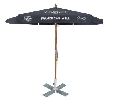 Chine Structure stable Parapluie en bois avec panneau Pongee et 2,5 m de diamètre ouvert à vendre