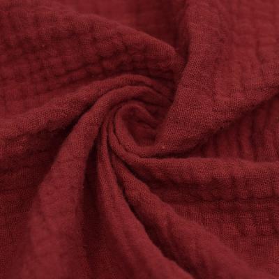 Chine Quatre couches 125-130GSM froissent le tissu Gauze Fabric rouge de gaze à vendre