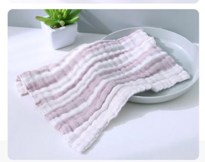 China Mehrschichtiger Krepp-vierlagige gestreifte Gauze Fabric Swaddle Blanket Nursing-Abdeckung zu verkaufen