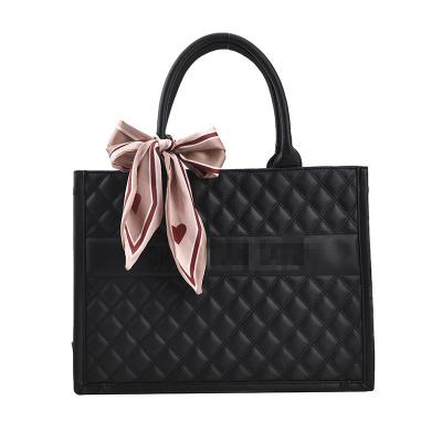 China 2022 Latest Factory Wholesale Anti-theft Style Anti-theft French Trending Solid Color Solid Color Square Handbag Latest Factory Cheap Small For Lady for sale