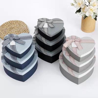 China Handmade White Ribbon Closure Mum Wedding Mother's Day Jewelry Flower Heart Shaped Gift Box For Gift Sets for sale