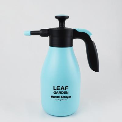 China Plastic Garden Leaf 1.5L Handheld Garden Manual Pressure Sprayer With Adjustable Nozzle for sale