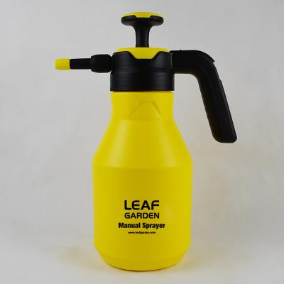 China Plastic Garden Leaf 1.5L Handheld Garden Manual Pressure Sprayer With Adjustable Nozzle for sale