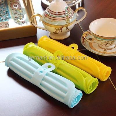 China Viable Kitchen Tools Colorful Hot Silicone Tripod Pot Holder Pad for sale