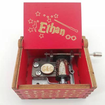 China Hand Crank Music Gift Factory Wooden Music Box New Design Harry Potter Music Box Hand Crank for sale