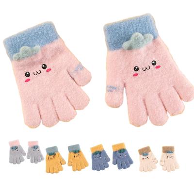 China Cute Little Girls Decoration Children Warm 3-5 Years Old Cartoon Carrot Mittens Children Snow Infant Full Finger Gloves Winter Accessories for sale