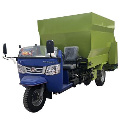 China High Power Cattle And Farms Tricycle Diesel Spreader Sheep Feed Spreader for sale