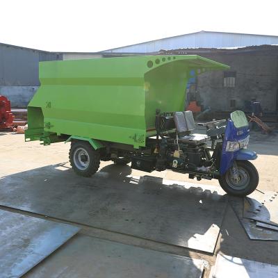 China Save Multiply Cost Cattle Farm Grass Feed Transportation Diesel Dispenser Silage Feed Making Mobile Cattle Farm Feed Two Way for sale