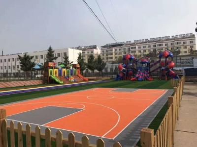 China Smellless Sicherheit 100% pp., welches die Quadrate ineinander greifen für Schulspielplatz ausbreitet zu verkaufen