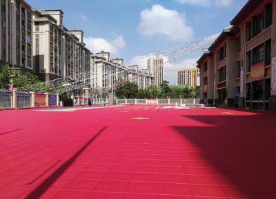 China Polypropylen-Basketballplatz im Freien, der stoßdämpfendes abnehmbares ausbreitet zu verkaufen