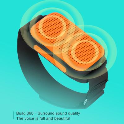 China 2021 New Function Phone Speaker U6 Mini Wireless Speaker Wearable 3W Outdoor Sports Portable Speaker With Arm Band for sale