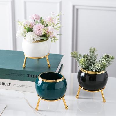 China Corrosion resistance simple creative succulent planter with metal frame zakka combination plant pots gold potted ceramic rim for sale