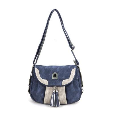 China Latest Design Light And Delicate Zipper One-shoulder Tassel Bag Fashionable Semi PU Leather Courier Shopping Casual Bag for sale