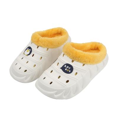 China Fashion Trend New Arrival Ladies Winter Cotton Hole Shoes Female Slippers Women Slippers for sale