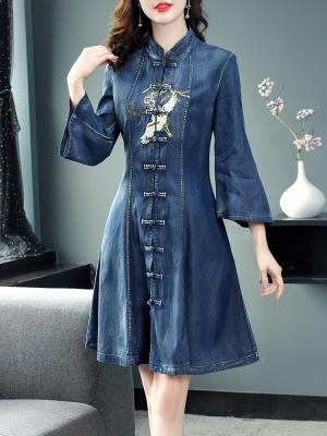 China Breathable 2023 Vintage Women Three Quarter Sleeve Denim Dress M-XL Embroidery Breasted Shorts Simple Chinese Style for sale