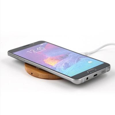 China Wholesale High Quality Smart Watch For Mobile Phone Using Qi Custom Radio Wooden Charging Wireless Charger for sale