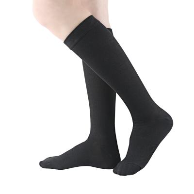 China Breathable compression socks for circulation support 15-20 mmHg women and men the best of sports running recycling for sale