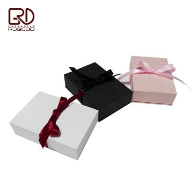 China Recyclable Lid Pendant Necklace And Cardboard Paper Jewelry Gift Boxes With Ribbon Tie On Top RGD-P1197 for sale