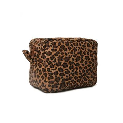 China Fashion factory customized retro leopard makeup polyester wash bag personalized makeup bag by travel for sale