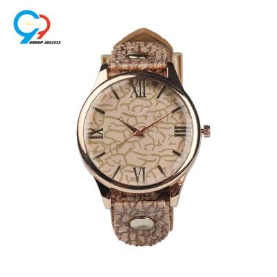 China Water Resistant Leopard Print Lady Wristwatches Rivet Leather Strap Quartz Watch for sale