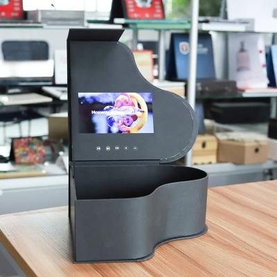 China Venta caliente Media Player video de papel caja de empaquetado de la flor del regalo del vídeo de la forma del piano de la caja del control de luz de la exhibición del LCD de 7 pulgadas en venta