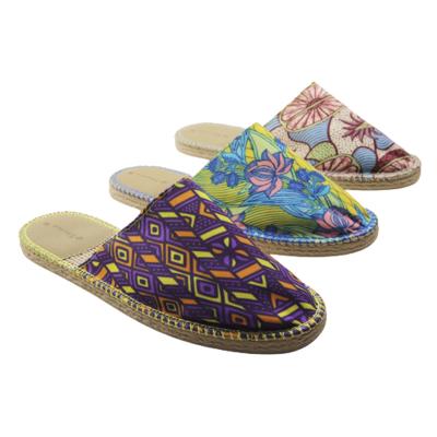 China Fashion Trend Custom Women's Printed Casual Canvas Slippers Ladies Flat Molded EVA Soles for Women's Autumn and Winter Indoor Slippers for sale