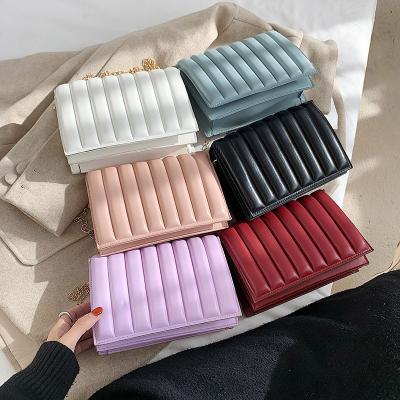 China Daily New Design 2022 Ruched Solid Color Ladies Chain Cross - Body Purse Bag Fashion Women Handbags for sale