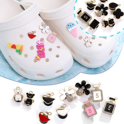 China Stock Luxury Decoration Ready Bling Crystal Clogs Charms For Party Croc Charms 2022 Custom Clog Charms for sale