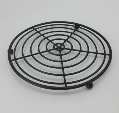 China IRON High Quality Metal Wire Powder Coating Black Tripod Pot Pad For Kitchen for sale