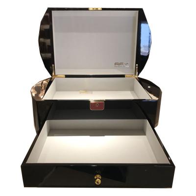 China Handmade Luxury Lacquer Square Solid Wood Jewelry Packaging Box Wooden Box for sale