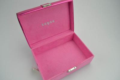 Chine Rectangle de fantaisie à l'intérieur des biens de boîte à bijoux de velours avec le logo de estampillage chaud à vendre