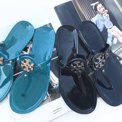 China 2022 fashion trend new TB women's clip foot flat shoes Tochi summer beach shoes European and American fashion women's shoes freeze slippers for sale