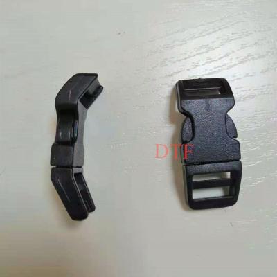 China Hardness ; Elasticity Buckle Black Plastic Curved Quick Release Side Buckle For Pet Chest Back for sale