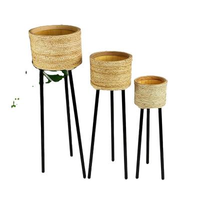 China Mediterranean Natural Cornleaf Weave Garden Home Decor Handmade Flower Pot With Metal Legs for sale